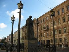 Памятник Н.В.Гоголю в Санкт-Петербурге